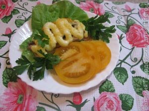 Отбивная с желтыми помидорами и грибами