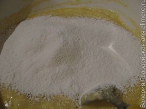 Кексы с красной смородиной