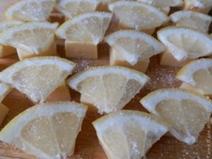 Оригинальная закуска из сыра и лимона