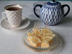 Оригинальная закуска из сыра с лимоном