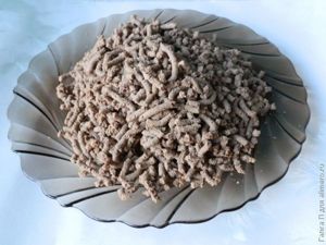 Рулет из печёнки с омлетом