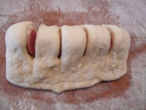 Булочки с колбасой