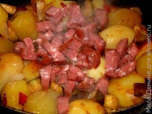 Картофель с колбасой