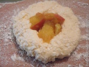 Сырники с персиками