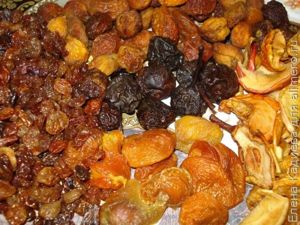 Компот из сухофруктов с чабрецом