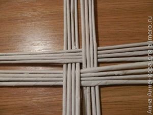 Декоративная ваза из газетных трубочек