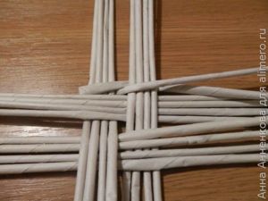 Декоративная ваза из газетных трубочек