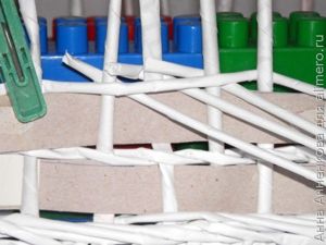 Корзинка из газетных трубочек