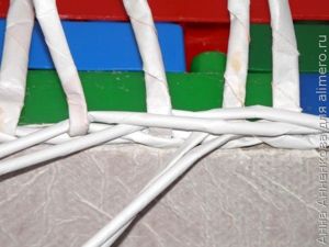 Корзинка из газетных трубочек