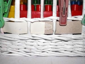 Корзинка из газетных трубочек