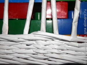 Корзинка из газетных трубочек