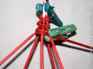 Корзинка-домик из газетных трубочек
