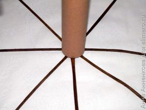 Новогодний венок из газетных трубочек