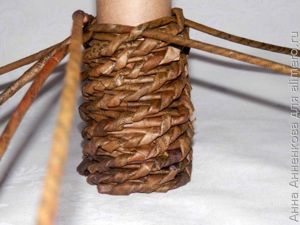 Новогодний венок из газетных трубочек