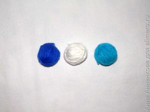 Новогодний венок из пряжи