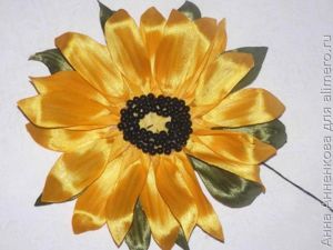 Подсолнух из атласных лент