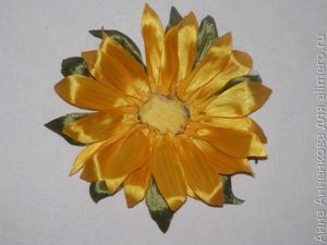 Подсолнух из атласных лент
