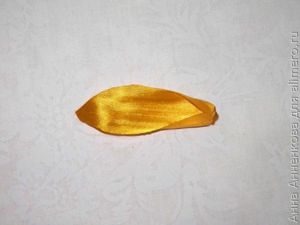 Подсолнух из атласных лент