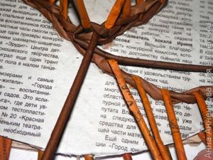 Органайзер из газетных трубочек