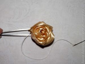 Роза из атласных лент