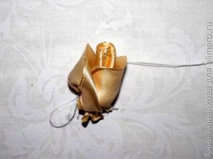 Роза из атласных лент