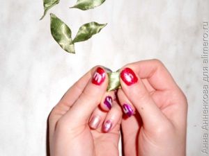 Роза из атласных лент