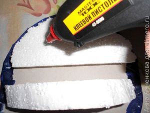 Сумочка для цветов из гофрированной бумаги