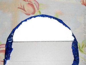 Сумочка для цветов из гофрированной бумаги