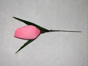 Закрытый тюльпан из гофробумаги