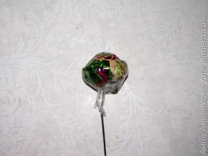 Георгины с конфеткой