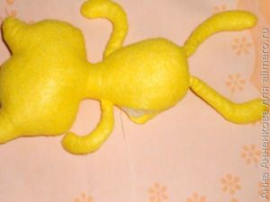 Кошечка из кухонных салфеток