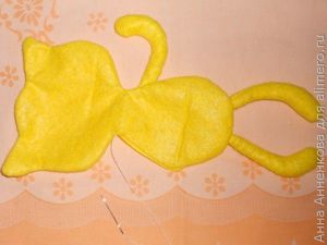 Кошечка из кухонных салфеток