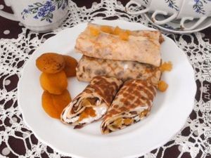 блины с творогом и курагой