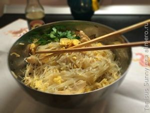 Стир фрай с курицей и фунчёзой