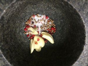 Утиные ножки с красной капустой