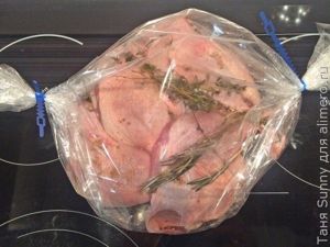 Утиные ножки с красной капустой