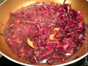 Утиные ножки с красной капустой