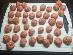 Азиатский бульон с тефтелями из свинины и креветок