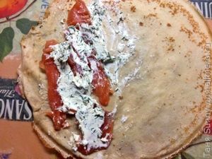 рулетики из лосося со сливочным сыром