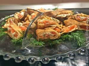 рулетики из лосося со сливочным сыром