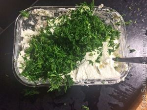 рулетики из лосося со сливочным сыром