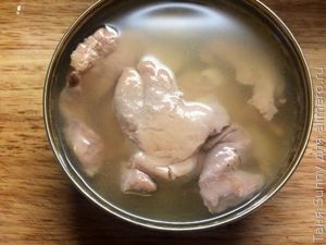 Смёрребрёд с печенью трески, клюквой и розовым перцем