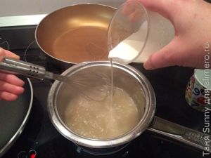 Треска с соусом из креветок на пюре из белой фасоли