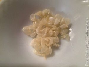 Треска с соусом из креветок на пюре из белой фасоли