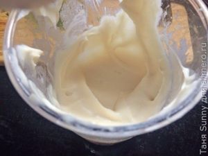 Треска с соусом из креветок на пюре из белой фасоли