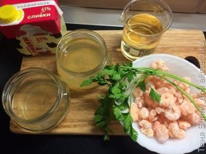Треска с соусом из креветок на пюре из белой фасоли