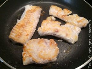 Треска с соусом из креветок на пюре из белой фасоли
