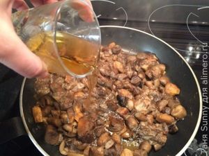 Жульен с грибами и коньяком