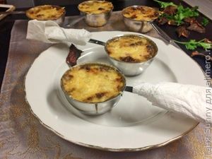 Жульен с грибами и коньяком