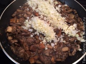 Жульен с грибами и коньяком